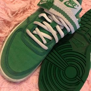 ✨☘️ GREEN NIKES ☘️✨
